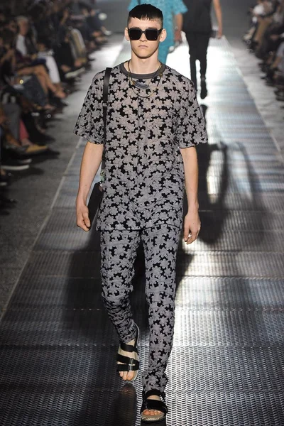 Look 23